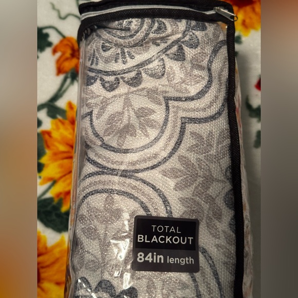 Curtain - Picture 2 of 4